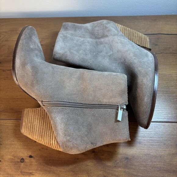 Charles David Women's 9 Niche Taupe Suede Ankle Boots Pointy Toe Stack Heel - Picture 8 of 11